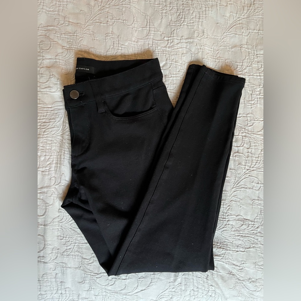 Ann Taylor skinny - modern fit pant - soft material.